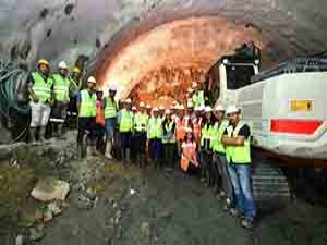 Narlıdere Metrosu Temposunu Arttırıyor