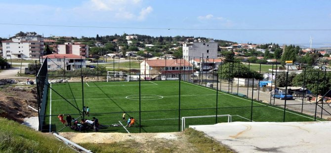 Aliağa Belediyesi’nden Gençlere Ve Genç Kalanlara Halı Saha