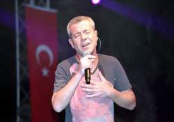 Levent Yüksel Aliağalılar için söyledi 