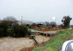 Foça'da Şiddetli Yağış Etkili Oluyor