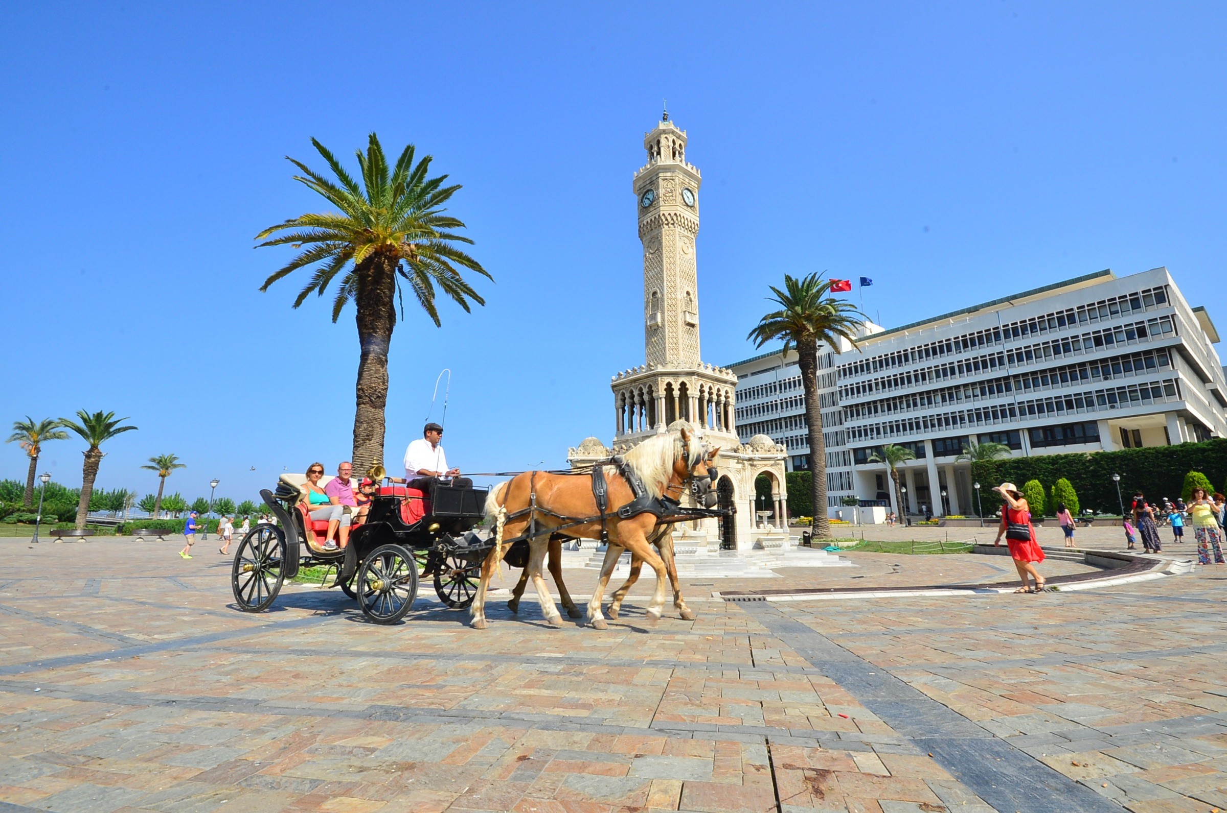 İzmir'de fayton dönemi kapandı