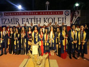 İzmir Fatih Koleji Yeni Mezunlarını Uğurladı