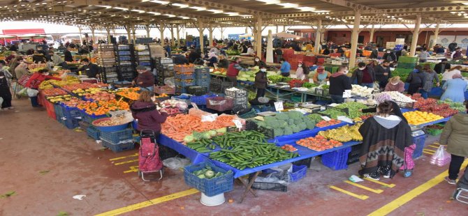 Aliağa Yeni Mahalle Kapalı Pazar Yeri’nde Yılın İlk Pazarı Kuruldu