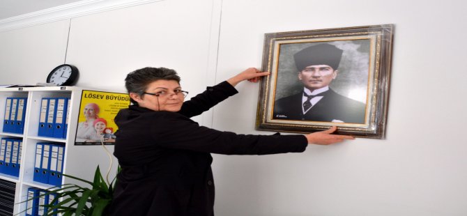 Aliağa Belediyesi’nden Muhtarlara Atatürk Portresi