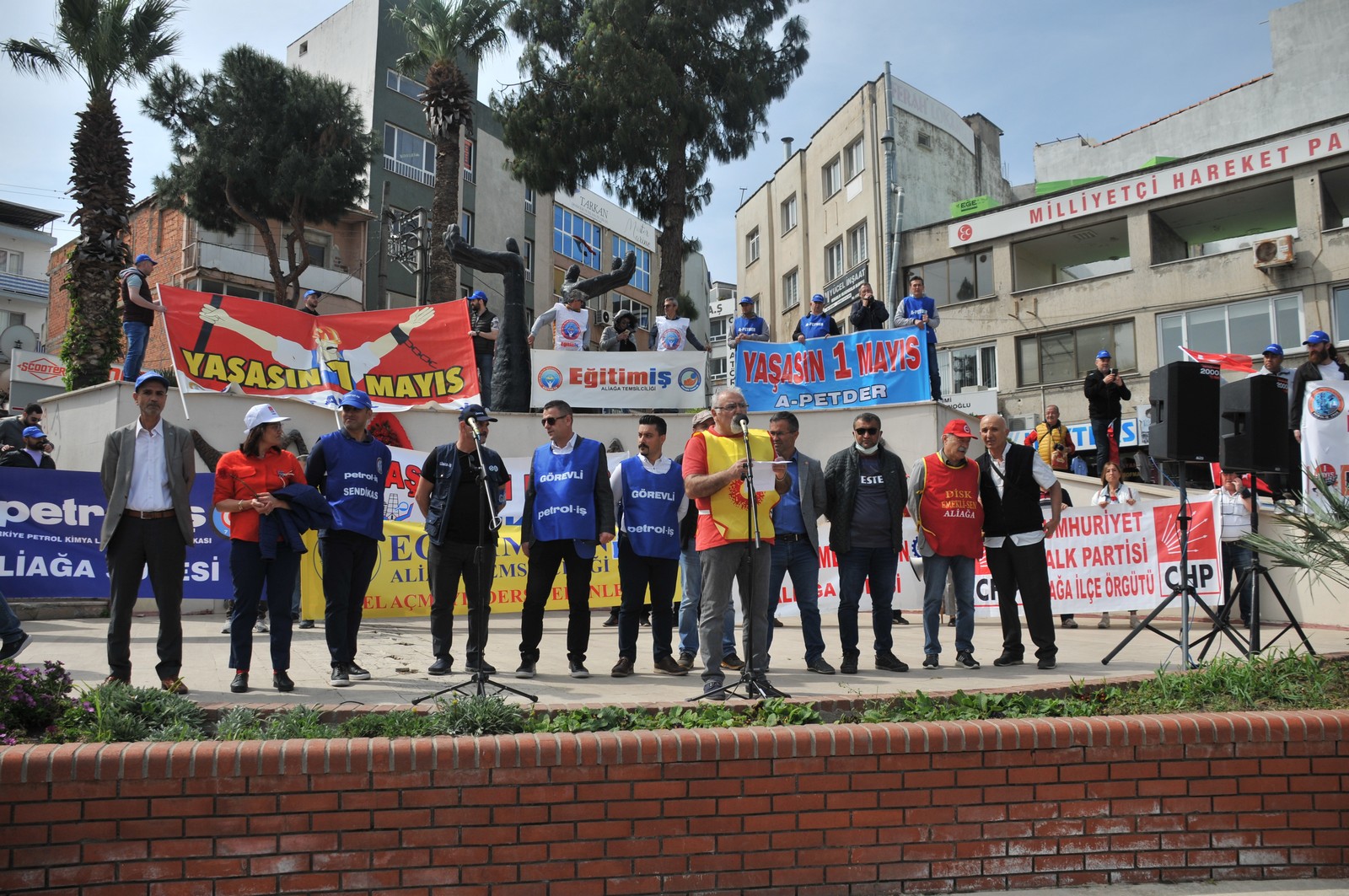 ALİAĞA'DA 1 MAYIS COŞKUSU