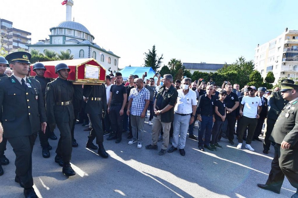 İzmir şehidini uğurladı