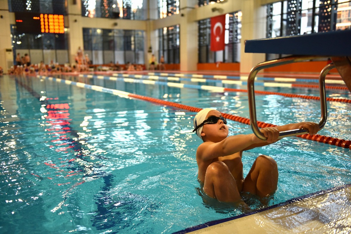 Aliağa Gençlik Merkezi’nde Kış Dönemi Yüzme Kursları Başlıyor