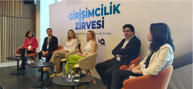 İzmir’de Türkiye'nin İlk “Lise Girişimcilik Zirvesi” Gerçekleştirildi