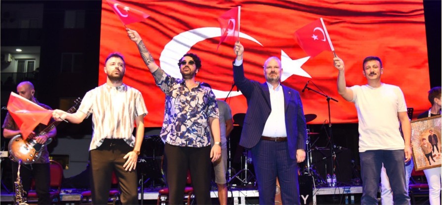 İkilem Ve Ebru Yaşar’dan Muhteşem Konser