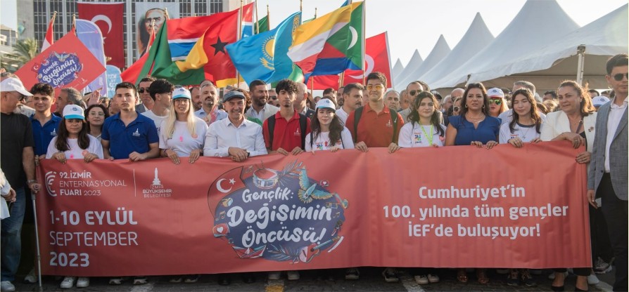 92. İzmir Enternasyonal Fuarı dünya gençlerinin enerjisiyle başladı
