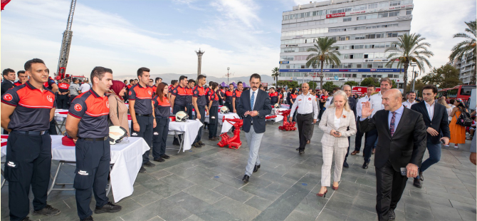 İzmir’de İtfaiye Haftası kutlanıyor