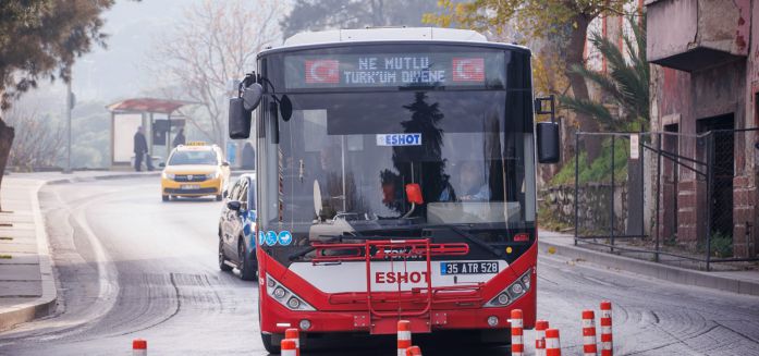 Ata’nın sözleri İzmir’de otobüsleri süsledi