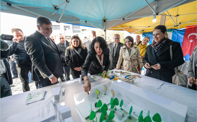 Kınık Cumhuriyet Meydanı yeni çehresine kavuşuyor