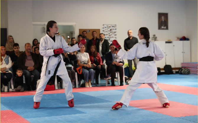 Aliağa Belediyesi Karate Kursunda 75 Sporcu Yeni Kuşağına Kavuştu