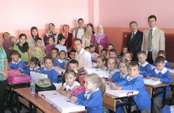 Bergama'da Okul Hediyesi 