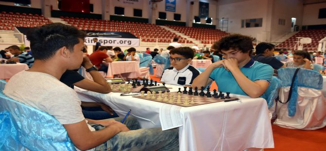 Aliağa Belediyesi 21. Geleneksel Satranç Turnuvası Başladı