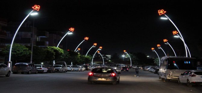 Atatürk Caddesi Geceleri Işıl Işıl