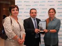 Milli Sporcu Şahika Ercümen’e Plaket