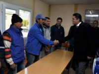 Acar, personeliyle kucaklaştı 