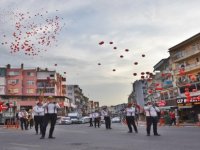 Aliağalılar 23 Nisan Coşkusunu Balkonlarda Yaşadı