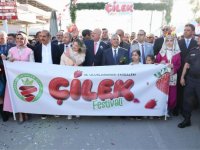 Emiralem Çilek Festivali'ne görkemli açılış