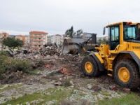 Aliağa'da Metruk Yapılar Yıkılıyor 