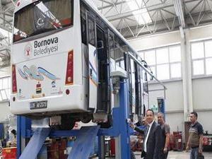 Bornova Belediyesi Araçlarını Onarıyor